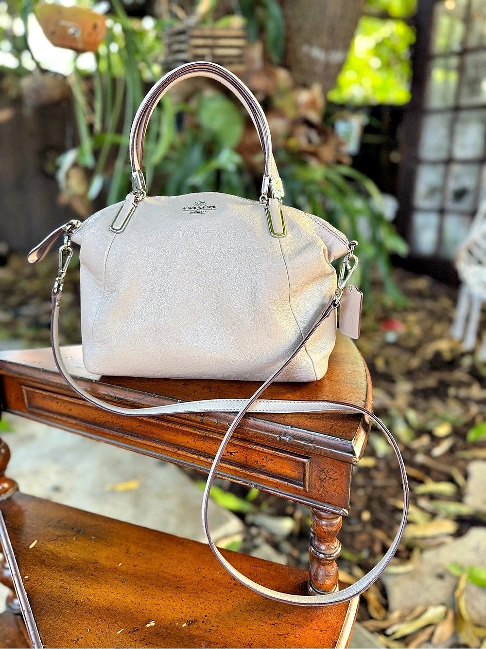 Coach Kelsey Satchel F34494 – Pebbled Leather Taupe/Stone